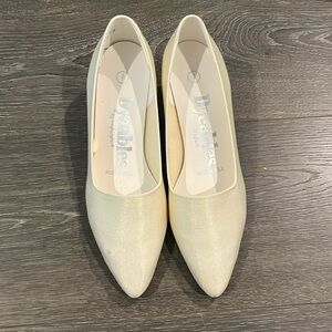 Dyeable Kitten-Heeled Pumps